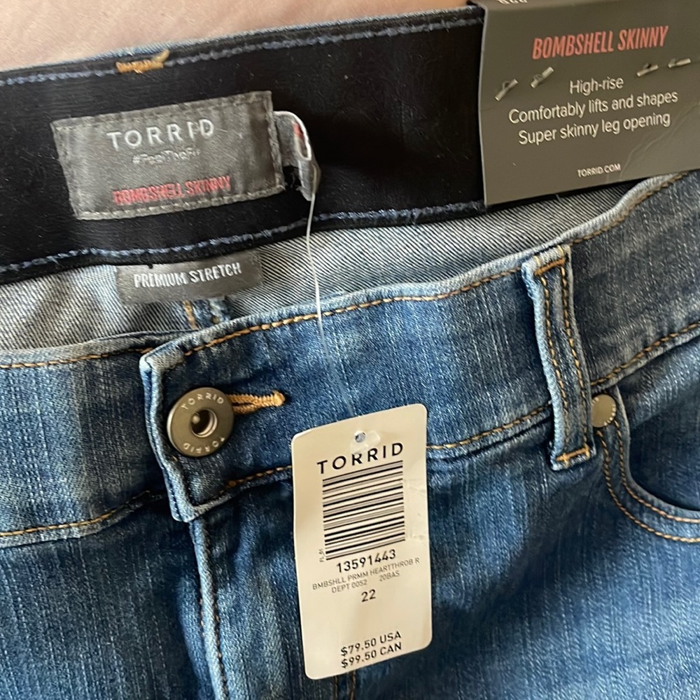 Torrid Bombshell Skinny - size 22 regular